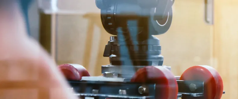 Automated handling machine moving parts along a production line